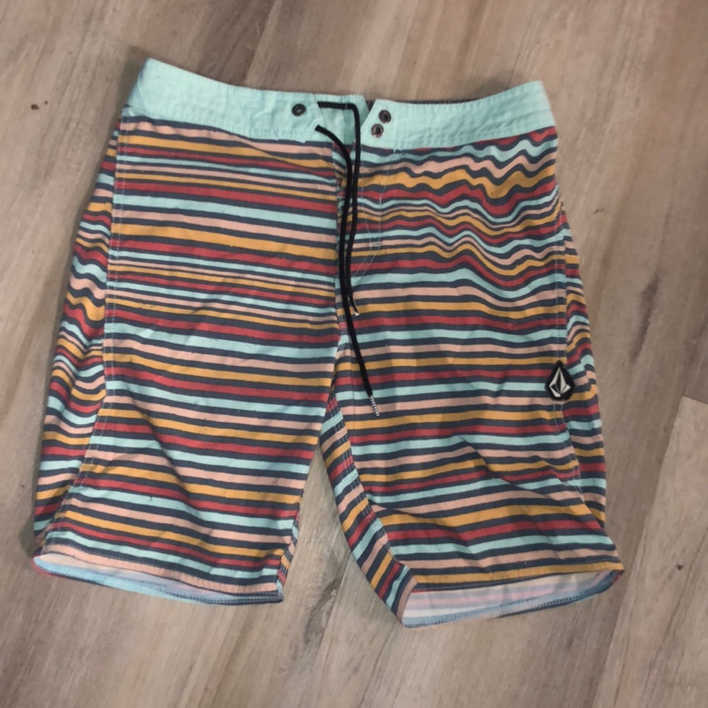 Volcom board shorts size 28